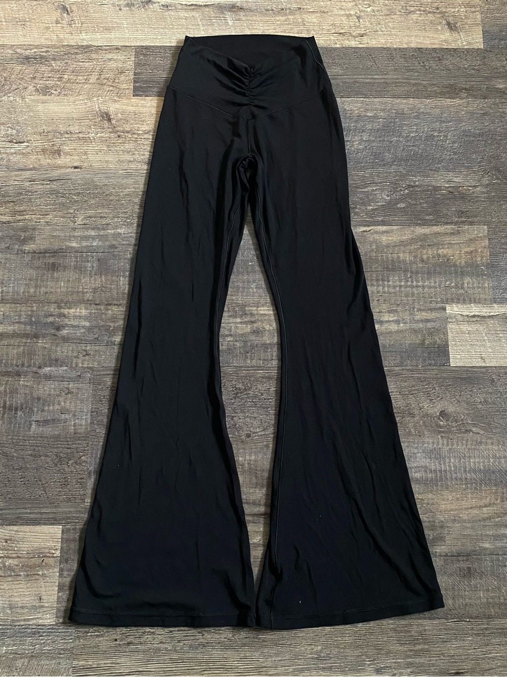 Aerie Black Ruched Mid Rise flared leggings